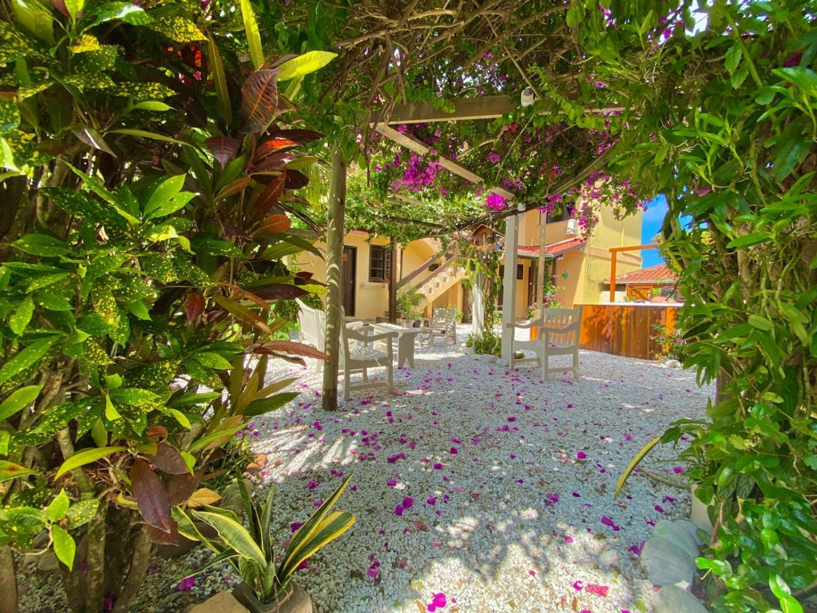 6 - De 02 Quartos Com Jacuzzi Em Bombas
