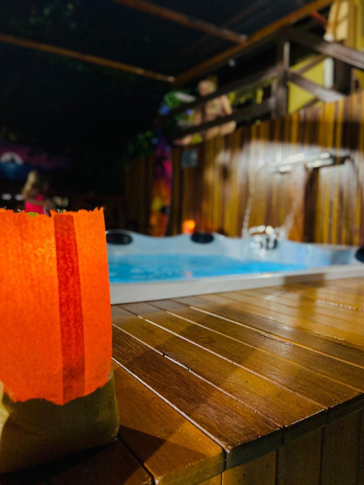 6 - De 02 Quartos Com Jacuzzi Em Bombas *